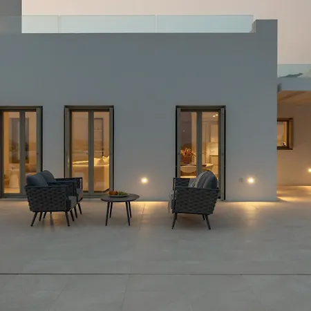 Luxurious Ioli Páros