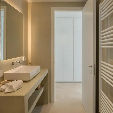 Luxurious Ioli Páros